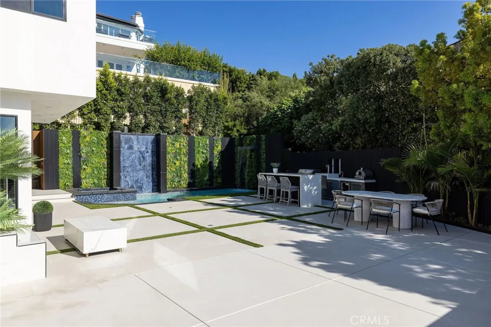 4 Narbonne Newport Beach, CA 92660
