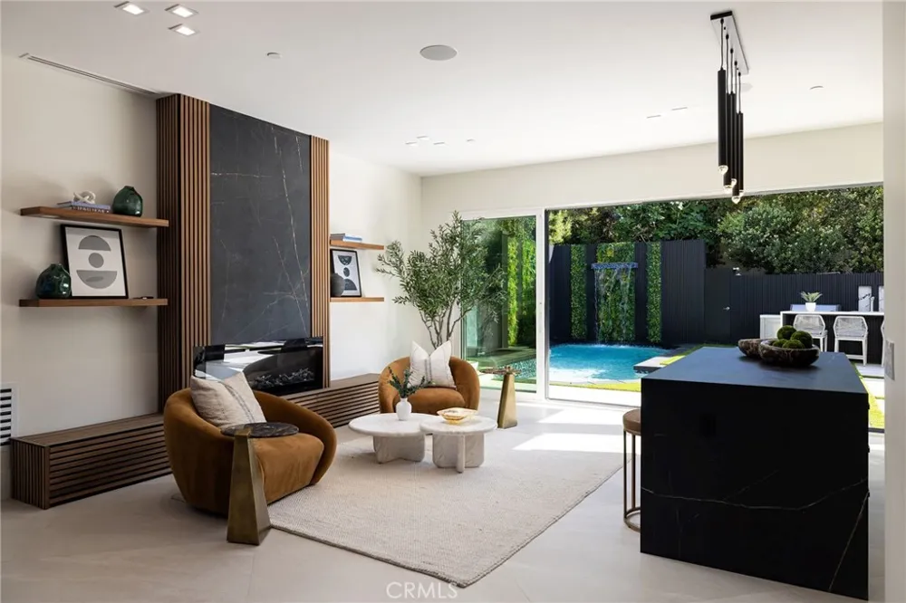 4 Narbonne Newport Beach, CA 92660