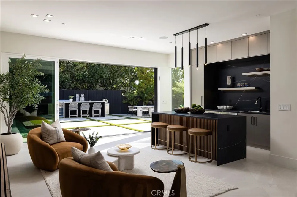 4 Narbonne Newport Beach, CA 92660