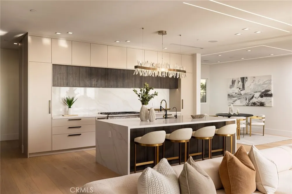 4 Narbonne Newport Beach, CA 92660