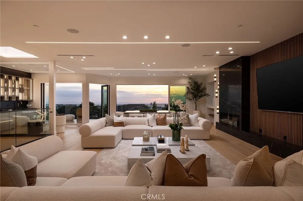 4 Narbonne Newport Beach, CA 92660