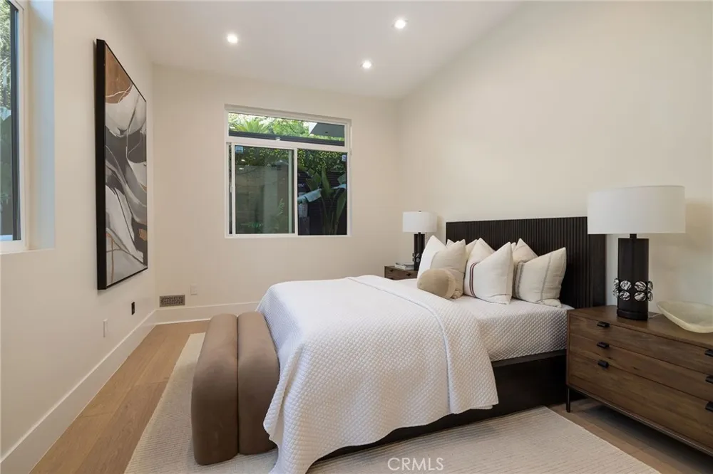 4 Narbonne Newport Beach, CA 92660