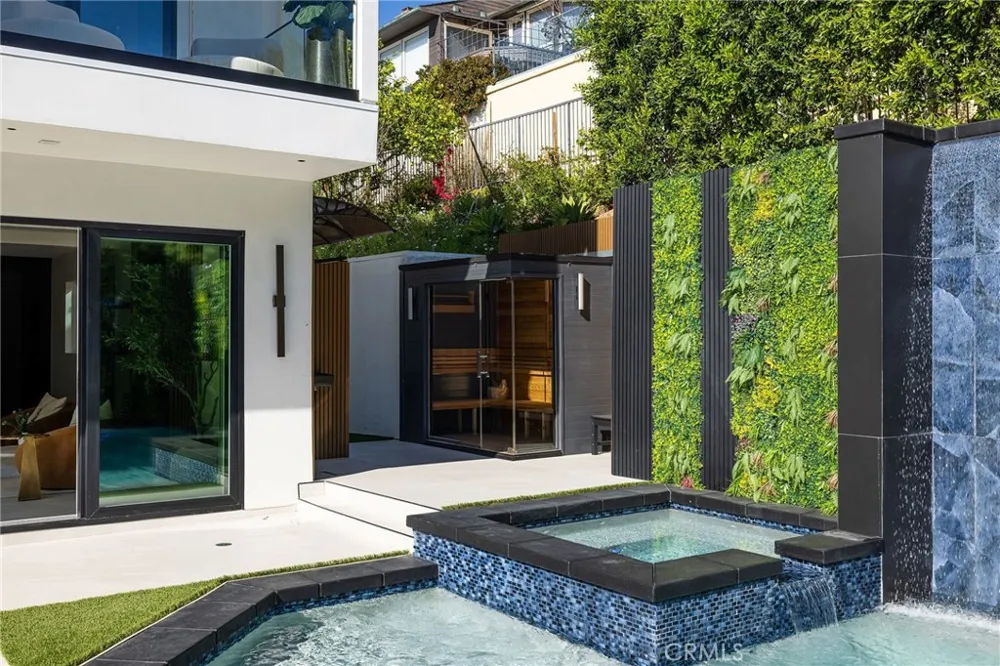 4 Narbonne Newport Beach, CA 92660