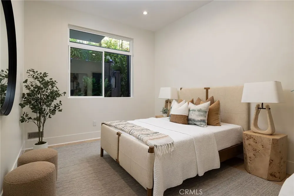 4 Narbonne Newport Beach, CA 92660