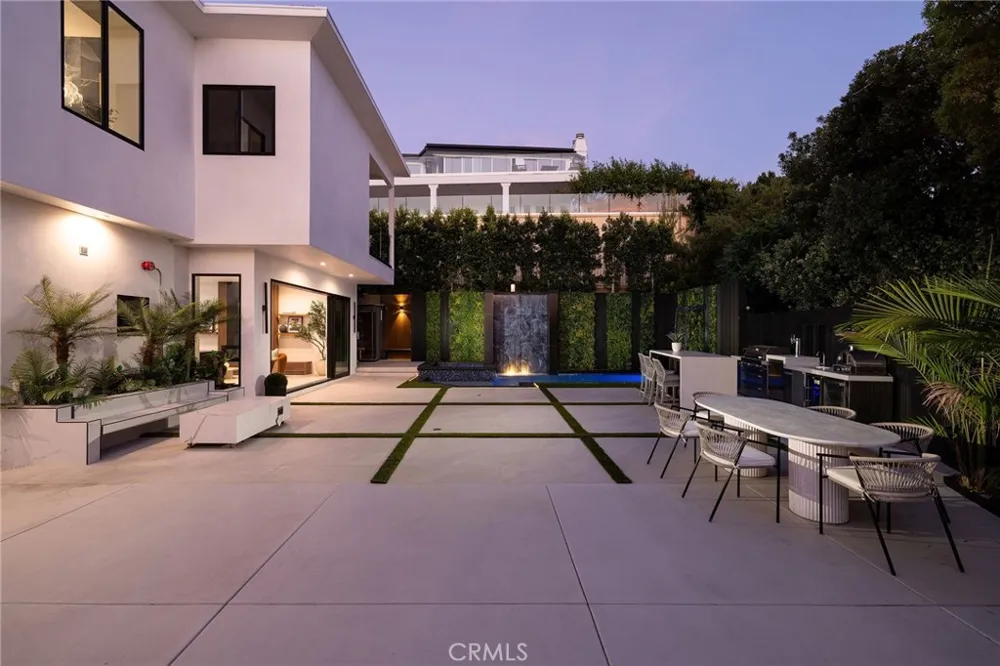 4 Narbonne Newport Beach, CA 92660