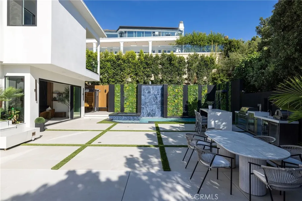 4 Narbonne Newport Beach, CA 92660
