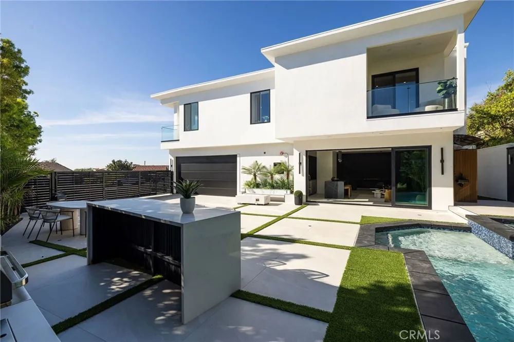4 Narbonne Newport Beach, CA 92660
