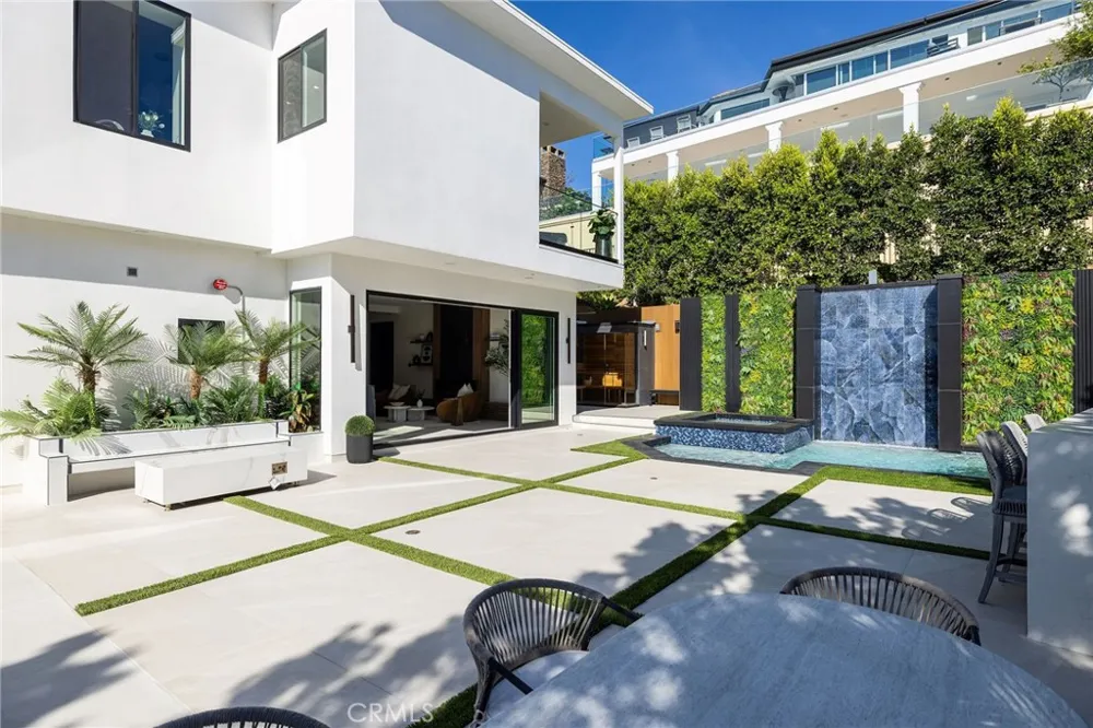 4 Narbonne Newport Beach, CA 92660