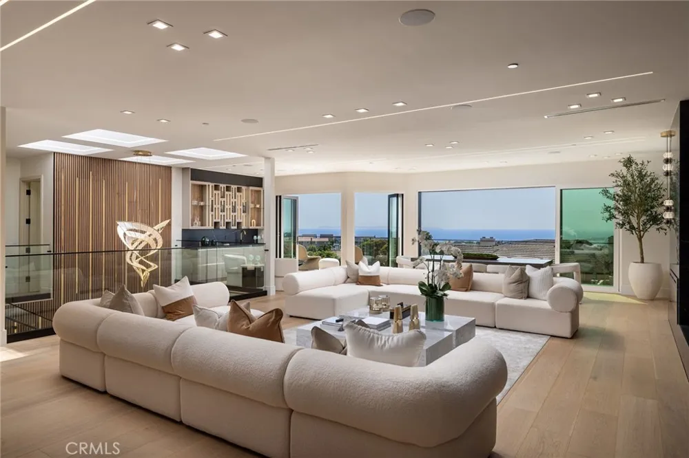 4 Narbonne Newport Beach, CA 92660