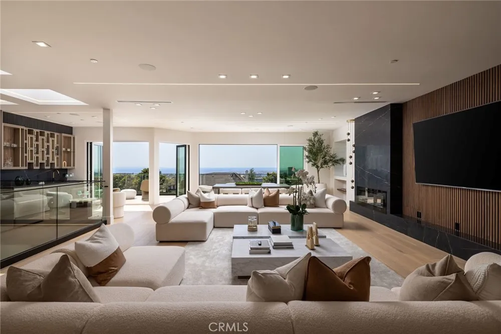 4 Narbonne Newport Beach, CA 92660