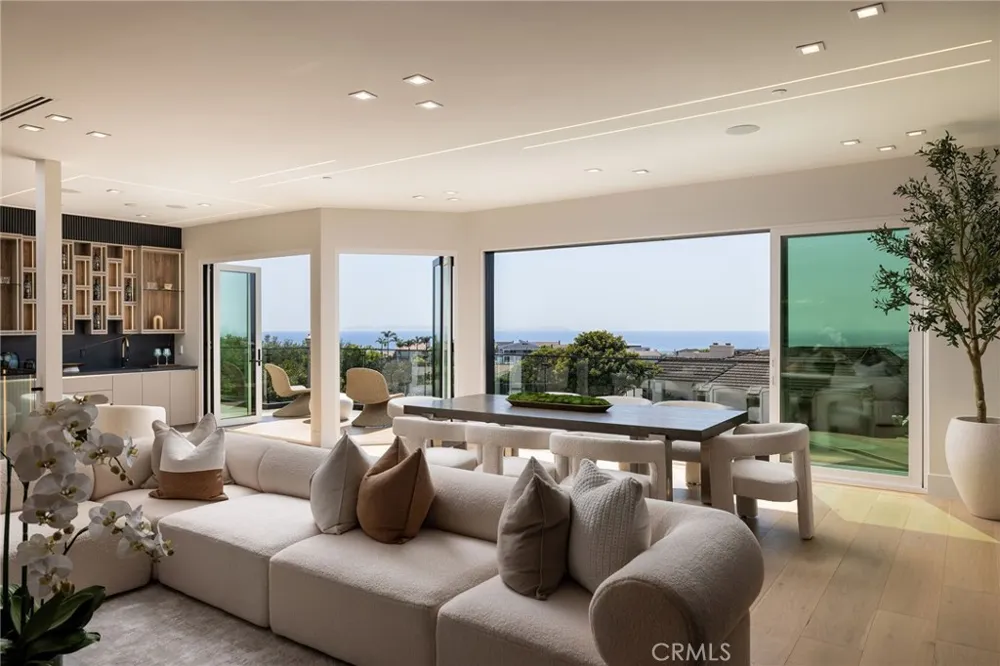 4 Narbonne Newport Beach, CA 92660