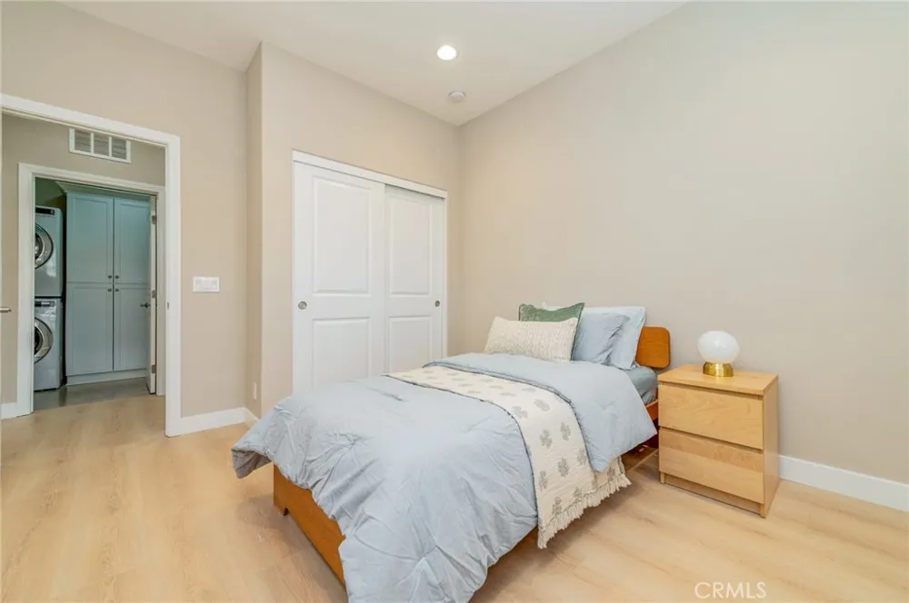 167 Overbrook Irvine, CA 92620