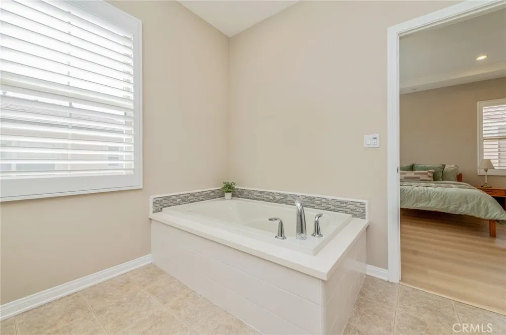167 Overbrook Irvine, CA 92620