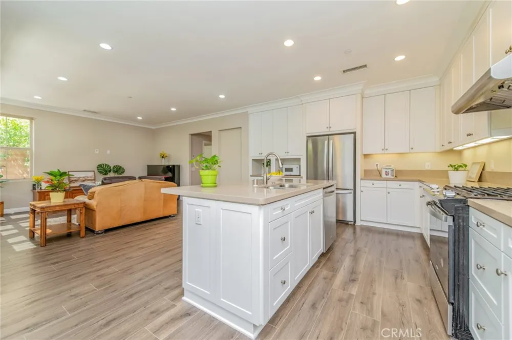 167 Overbrook Irvine, CA 92620