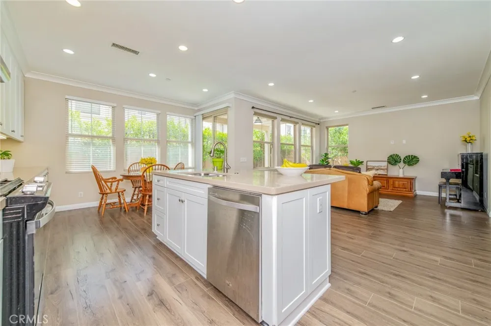 167 Overbrook Irvine, CA 92620