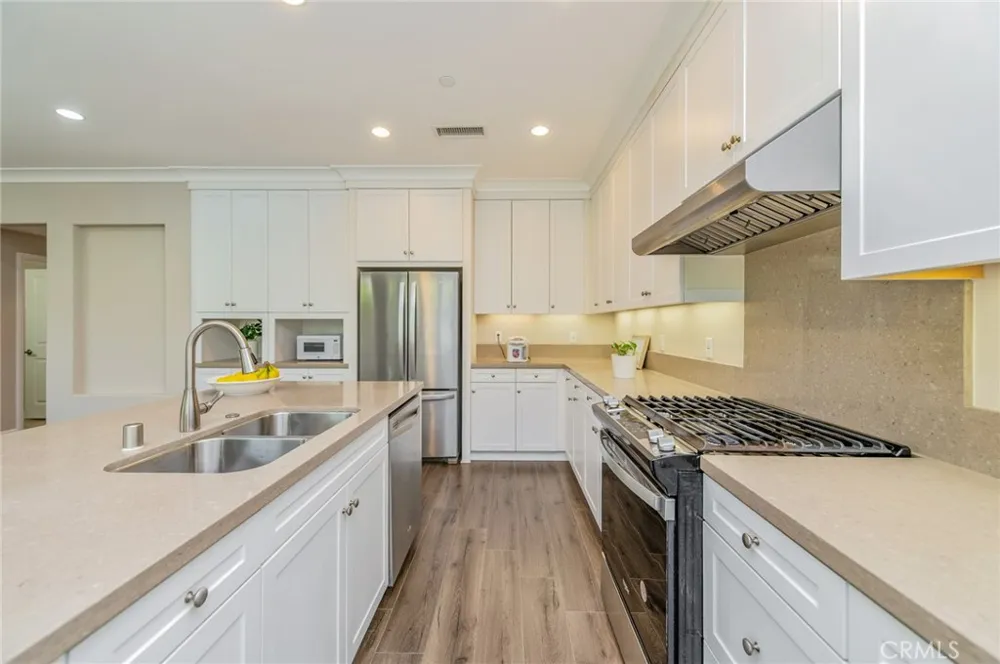 167 Overbrook Irvine, CA 92620