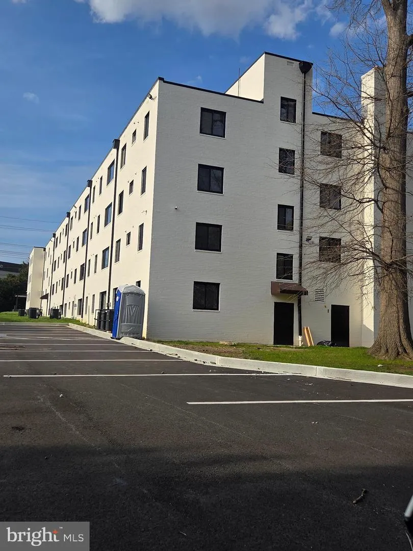 49 W DIAMOND Gaithersburg, MD 20877