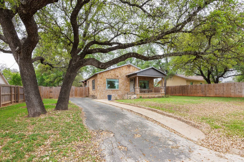 205 Old Austin Highway Johnson City, TX 78636