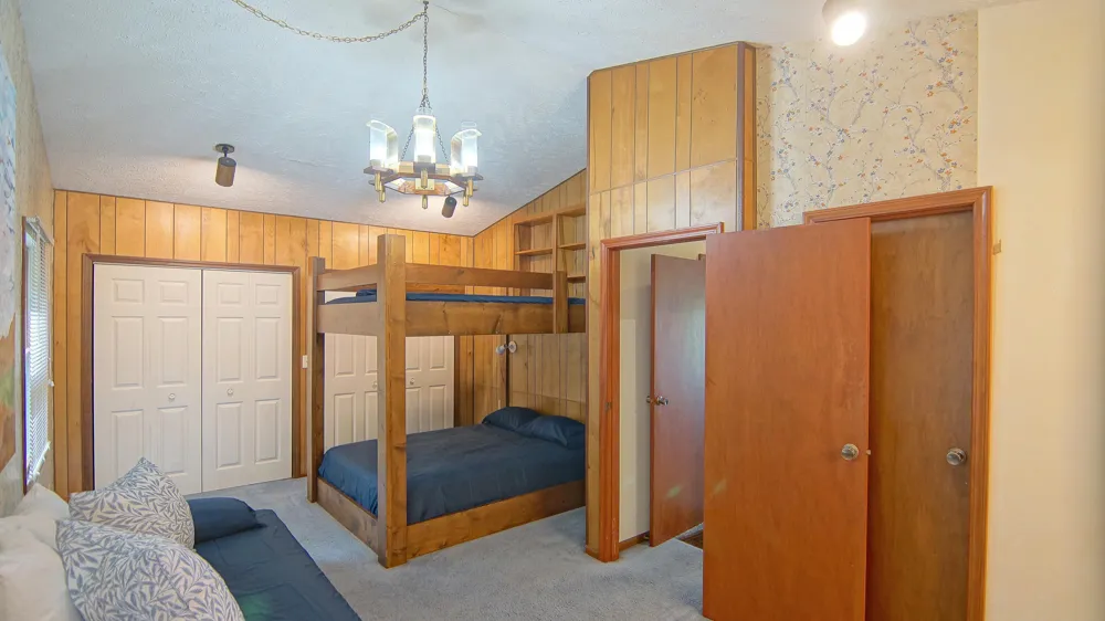 10749 Kings Lane Berrien Township, MI 49103