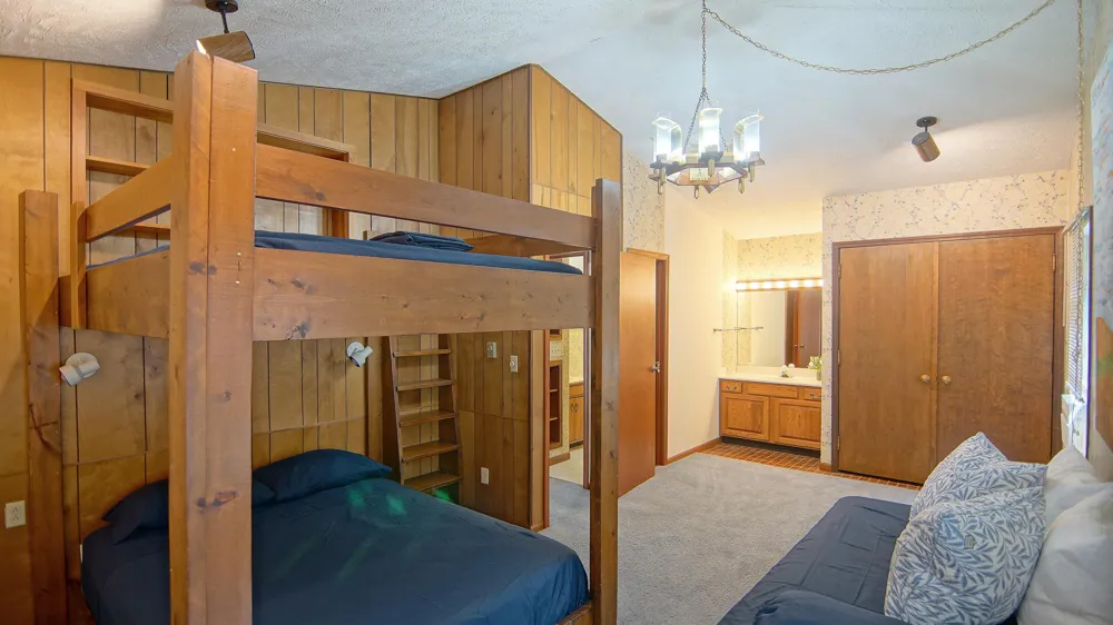 10749 Kings Lane Berrien Township, MI 49103