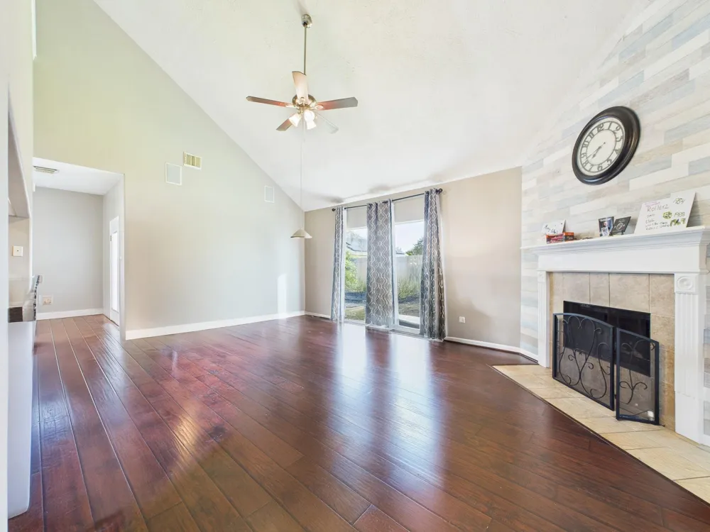 1484 Allison Street Alvin, TX 77511