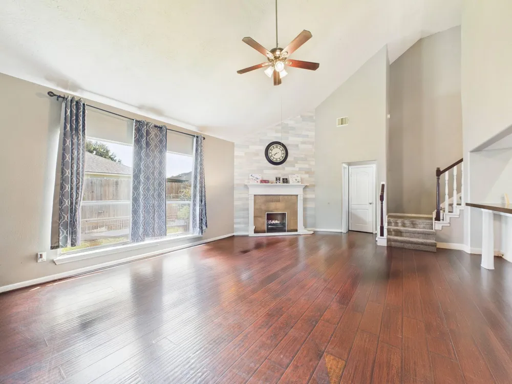 1484 Allison Street Alvin, TX 77511