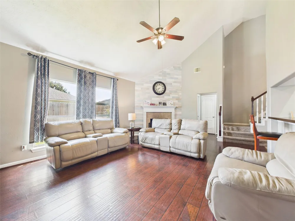 1484 Allison Street Alvin, TX 77511