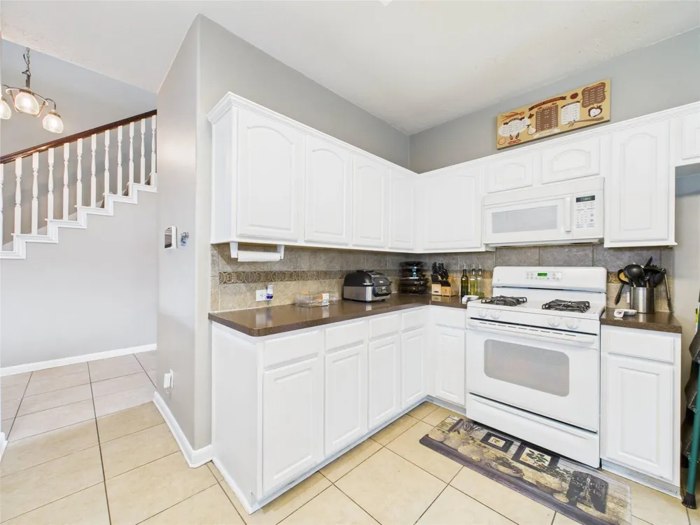 1484 Allison Street Alvin, TX 77511