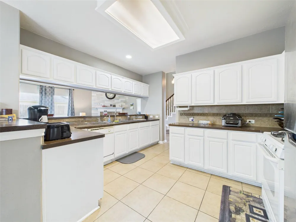 1484 Allison Street Alvin, TX 77511