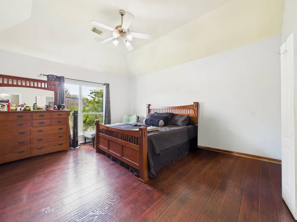 1484 Allison Street Alvin, TX 77511