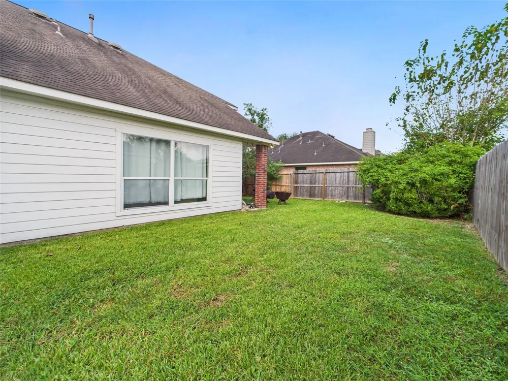 1484 Allison Street Alvin, TX 77511
