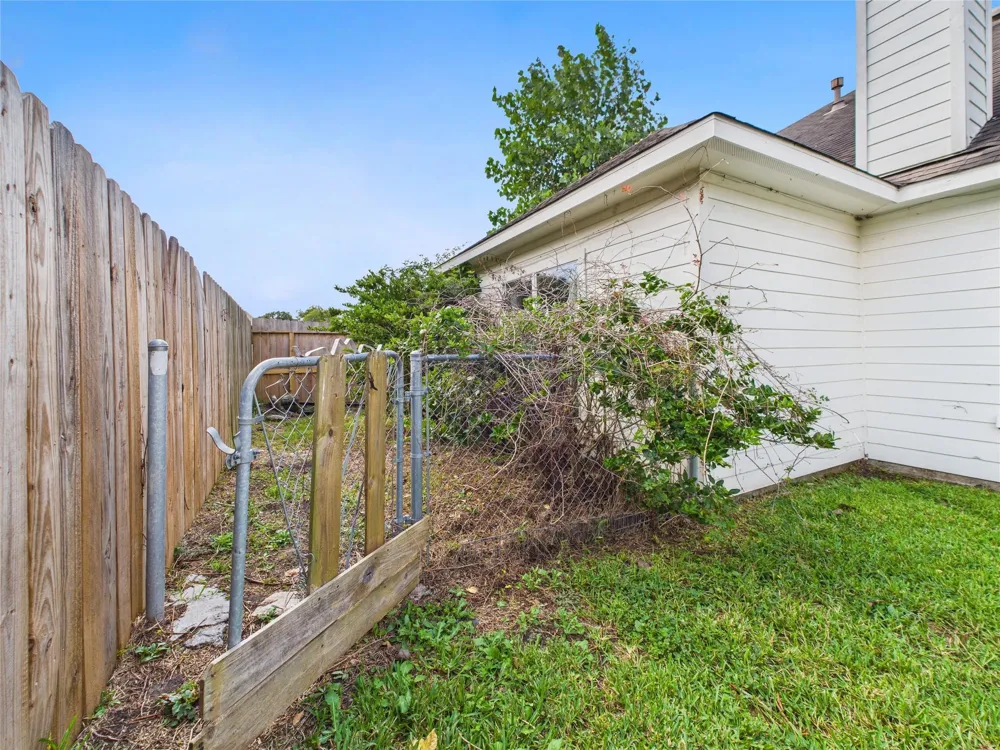 1484 Allison Street Alvin, TX 77511