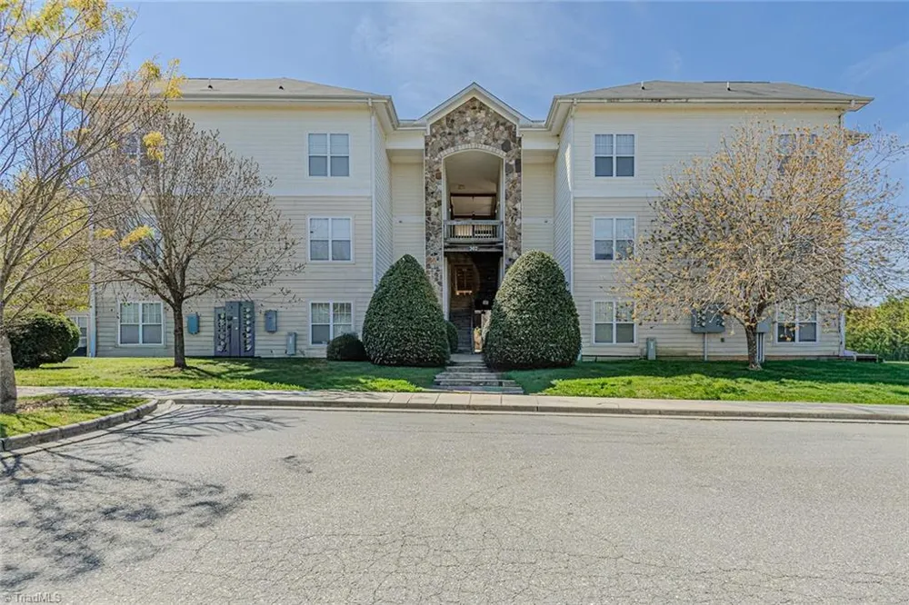 302 Campus Walk Trail #101 Elon, NC 27244