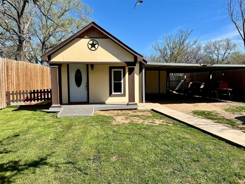 716 Baylor Street Nocona, TX 76255