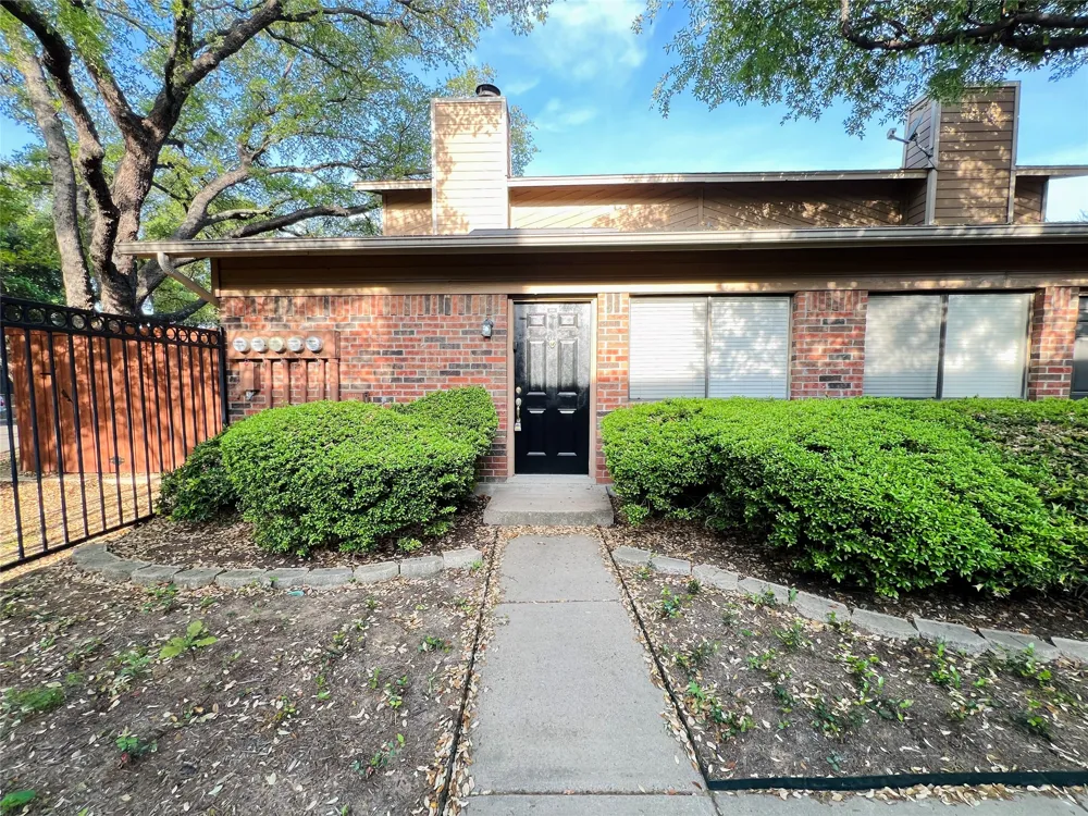 5759 Cedar Creek Drive Benbrook, TX 76109