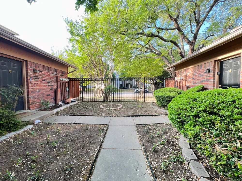 5759 Cedar Creek Drive Benbrook, TX 76109