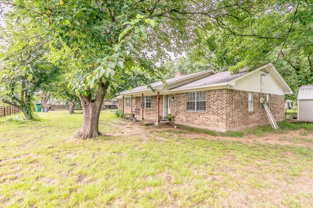 904 SHERMAN STREET Tioga, TX 76271