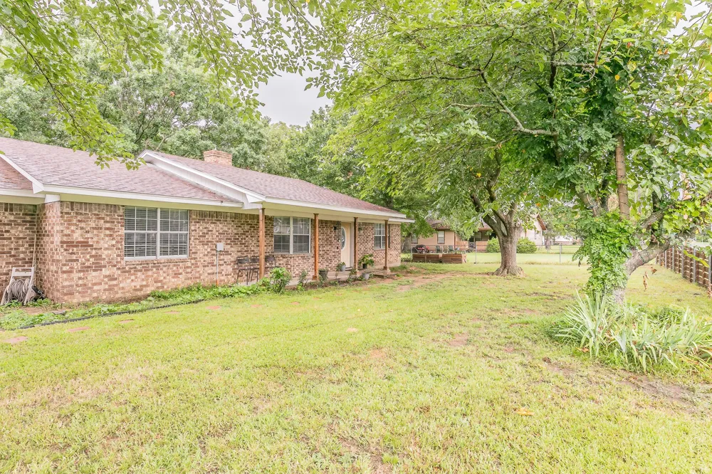 904 SHERMAN STREET Tioga, TX 76271