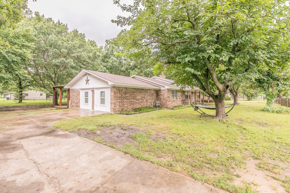 904 SHERMAN STREET Tioga, TX 76271