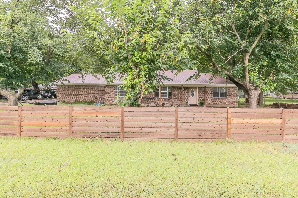 904 SHERMAN STREET Tioga, TX 76271