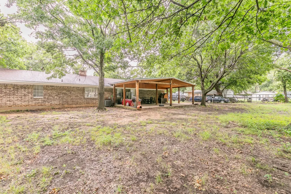 904 SHERMAN STREET Tioga, TX 76271