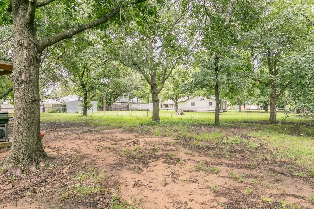 904 SHERMAN STREET Tioga, TX 76271