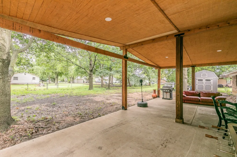904 SHERMAN STREET Tioga, TX 76271