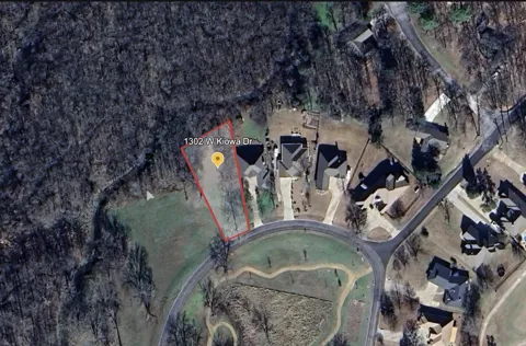 1302 Kiowa Drive W