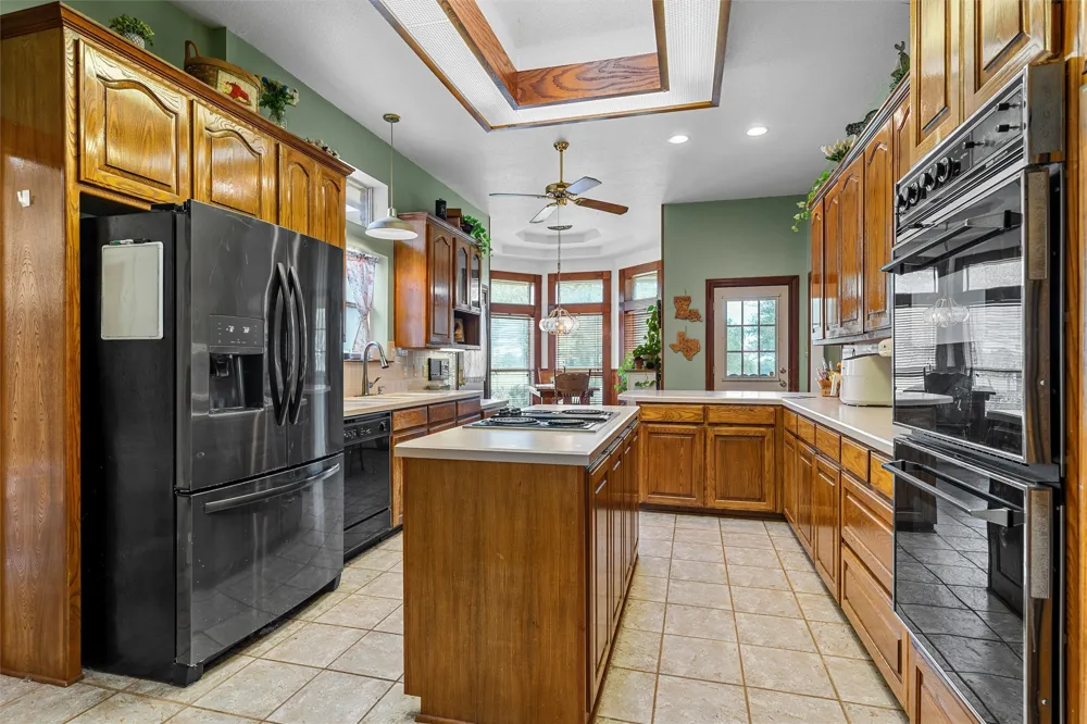 654 County Road 473 Lott, TX 76656