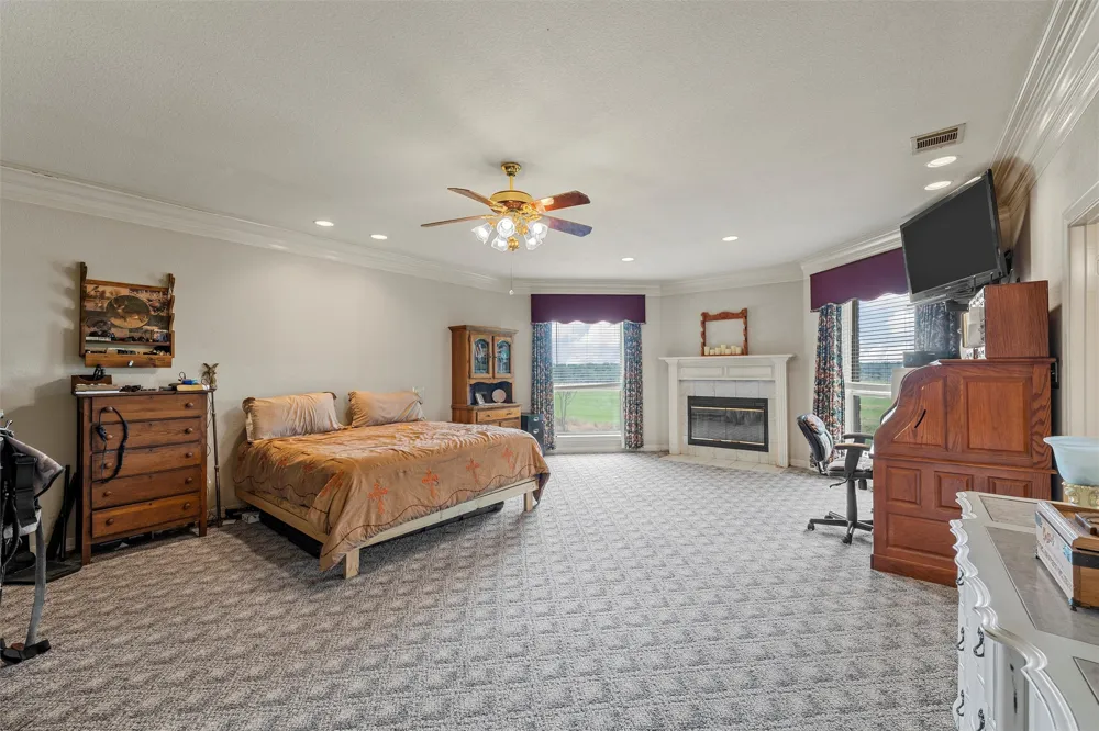 654 County Road 473 Lott, TX 76656