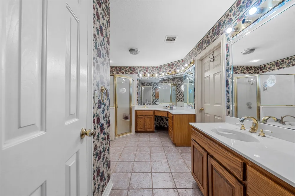 654 County Road 473 Lott, TX 76656