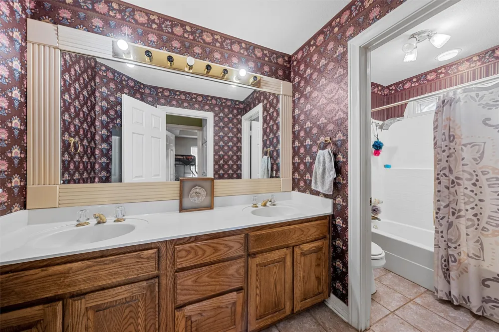 654 County Road 473 Lott, TX 76656