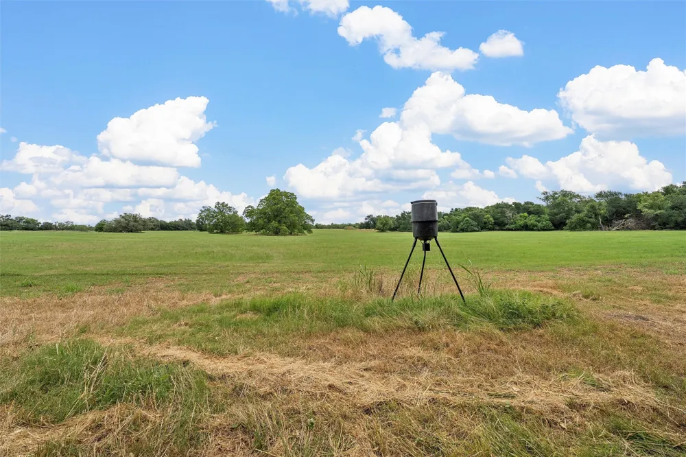 654 County Road 473 Lott, TX 76656
