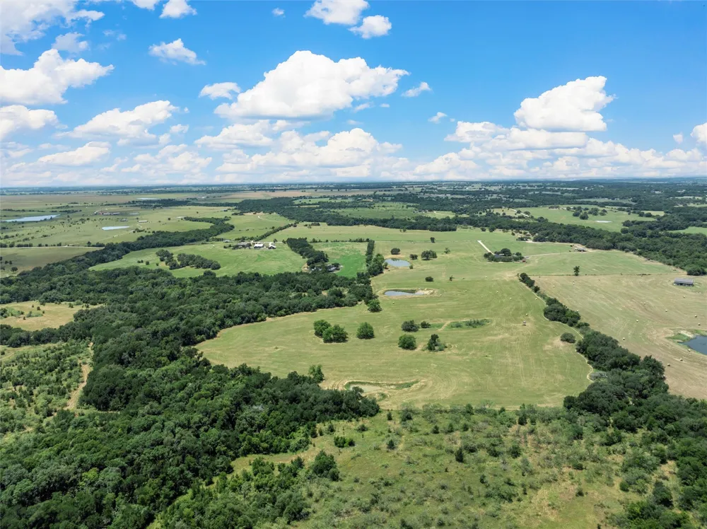 654 County Road 473 Lott, TX 76656